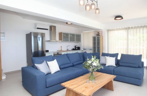 Agios Nikitas House | "Capro" mit Infinity-Pool by Interhome