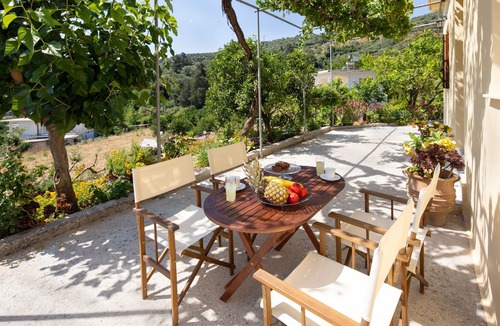 Manoliopoulo House | Casa Alta with Mountain Views