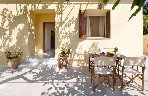 Manoliopoulo House | Casa Alta with Mountain Views