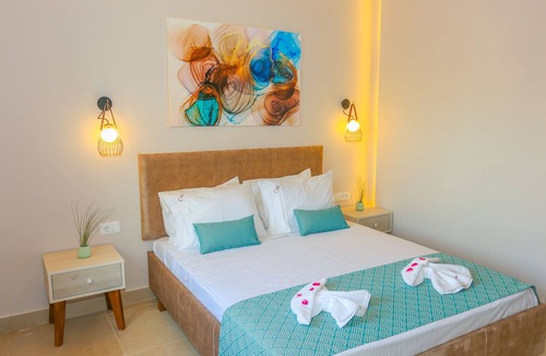 Chania Old City Hotel | Casa de Potie - Casa 7: Double Room With Balcony in the Heart of Chania Old Town