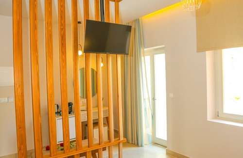 Chania Old City Hotel | Casa de Potie - Casa 7: Double Room With Balcony in the Heart of Chania Old Town