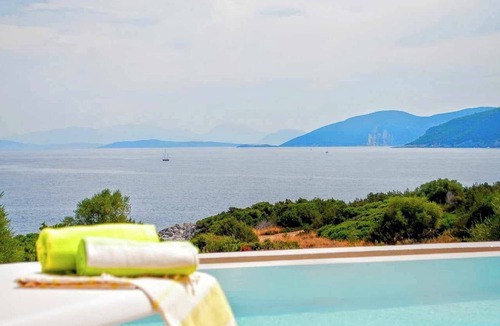 Fiskardo Villa | Casa di CLO sea front stone property,private pool, Fiscardo 500 m