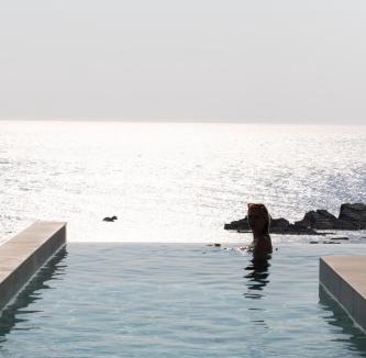 Livadia Villa | Casa Tarrha- Beachfront Villa with Heated Pool