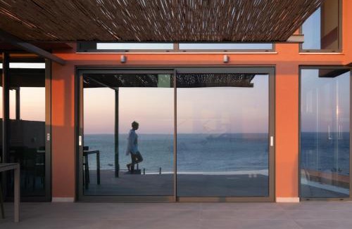 Livadia Villa | Casa Tarrha- Beachfront Villa with Heated Pool