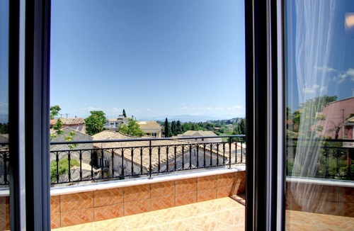 Potamos Apartment | Casa Tzos - a restored countryside house with private garage and a garden