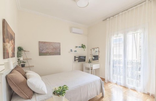Ilisia Apartment | Central Cosy quite 28sm 5th floor balcony over garden 500m Metro Evangelismos
