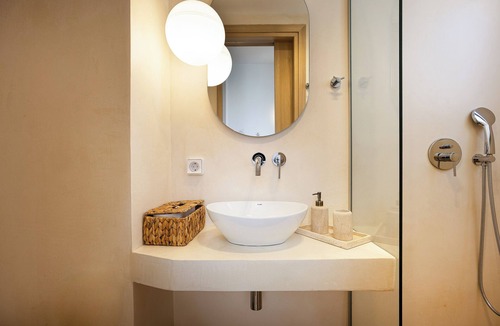 Violi Charaki Apartment | CF castle side apartment, wonderful accommodation choice up to 4 guests