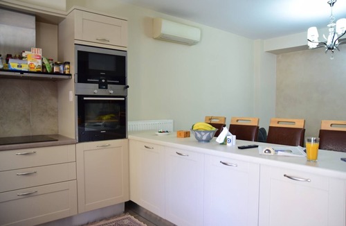 Karavomylos Apartment | Charming 2-bedroom apartment in peaceful Karavomylos with AC, WiFi