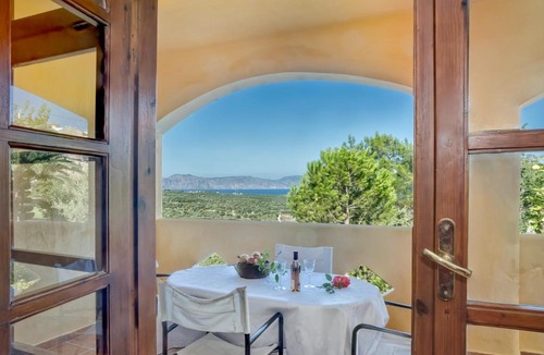 Episkopi House | Charming Country Home with Almyros Bay Panoramic Views 5 Min to Beach