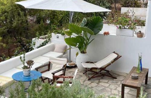 Agii Anargiri Apartment | Charming Spetses Studio with Outdoor Space