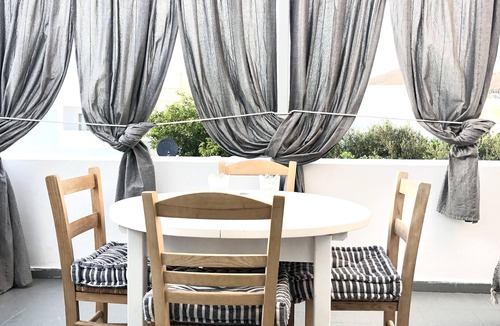 Parikia Apartment | Charming two-room apartment with terrace, up to 4: 300m from Livadia beach