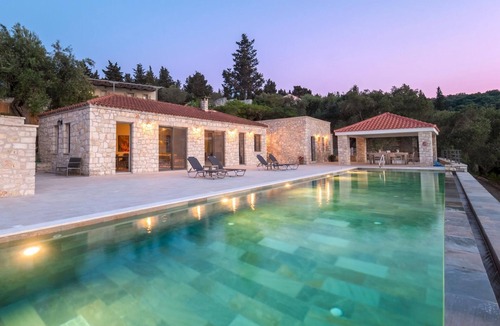 Katsimatika Villa | Charming Villa with 20m Infinity Pool & Sea Views near Beach