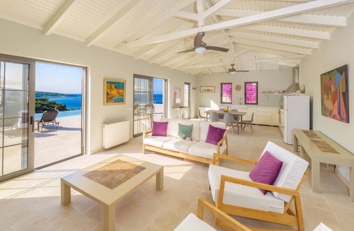 Katsimatika Villa | Charming Villa with 20m Infinity Pool & Sea Views near Beach