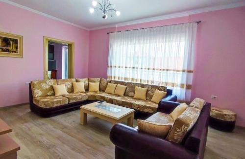 Gjirokaster Apartment | Cheerful 2 bedroom villa with free parking.