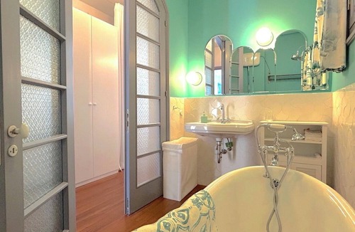 Piraeus Apartment | Chic 5BR Seaside Pasalimani Apt Next to Marina Zea