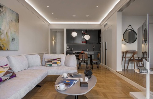 Ilisia Apartment | Chic central Athens apartment at Mavili sq.