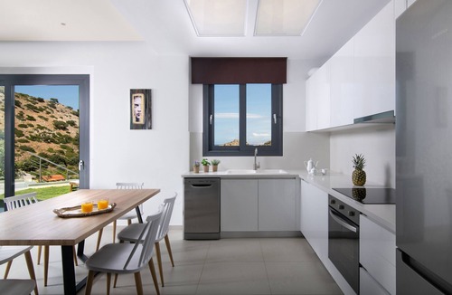 Malevizi Villa | ChrisanthiVillas 2 Bedrooms