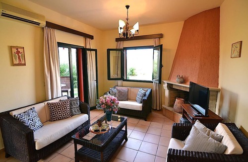 Pendamodi House | Christina I