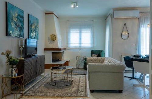 Ioannina Town Centre Apartment | Christine's Golden Suite at Ioannina's Center