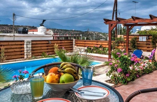 Pitsidia House | Cleopatra Stonehouse