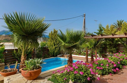 Pitsidia House | Cleopatra Stonehouse
