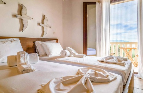 Livadhakia House | Close to the tiny settlement of Livadakia, elevated above the beach with wonderful sea views, sits t