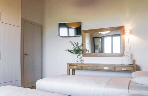 Livadhakia House | Close to the tiny settlement of Livadakia, elevated above the beach with wonderful sea views, sits t