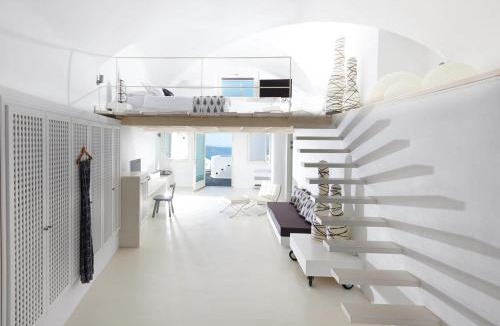 Kamari House | Cloud 9