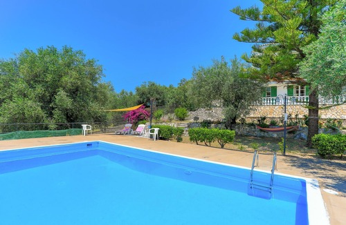 Agios Spyridon Corfu Apartment | Corfu apartment with shared pool, close to beach and tavernas