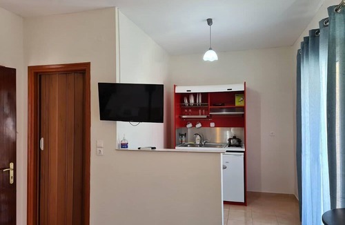 Kavos Apartment | Corfu Frodo Studios, Few Moments from the Beach