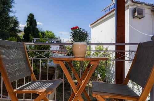 Koroni Apartment | Corvus Corone