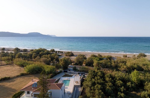 Filaki Villa | Costa Villa , Walk to Sandy Beach & Heated Pool