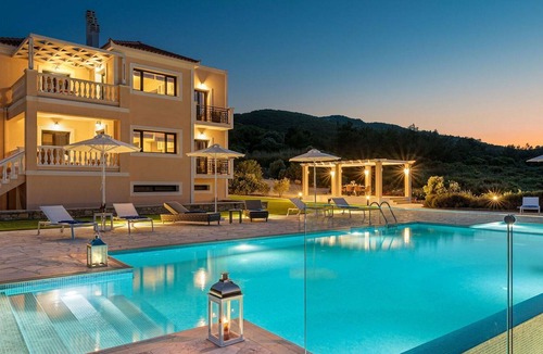 Samos Town Apartment | Cosy apartment for 4 people with pool, A/C, WIFI, TV, balcony, panoramic view and parking
