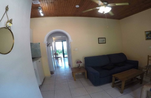 Perama Apartment | Cosy holiday home in Benitses with outdoor pool