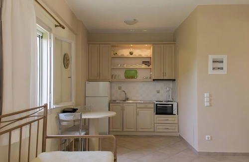 Foinikounta House | Country House 'No 1 Holiday Home For 4 Adults' with Sea View, Wi-Fi and Air Conditioning
