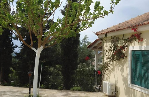 Foinikounta House | Country House 'No 2 Holiday Home 4 Adults' with Sea View, Wi-Fi and Air Conditioning