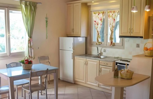 Foinikounta House | Country House 'No 3 Holiday Home' with Sea View, Wi-Fi, and Air Conditioning