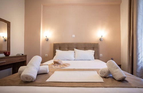 Esperion Villa | Country House 'Villa Evridiki' with Private Terrace, Wi-Fi and Air Conditioning