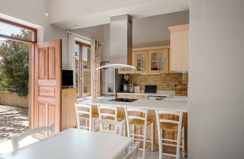 Monopari Villa | Countryside Villa with a Walk-in Free Form Pool