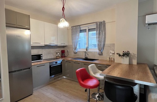 Peiraiki Apartment | Cozy 1-Bedroom Apartment in Piraiki - Near the Sea & Port