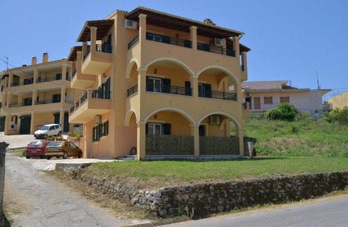 Potamos Apartment | Cozy and Modern Home near Corfu town w/WiFi and Garden Perfect for Families.