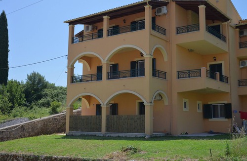 Potamos Apartment | Cozy and Modern Home near Corfu town w/WiFi and Garden Perfect for Families.