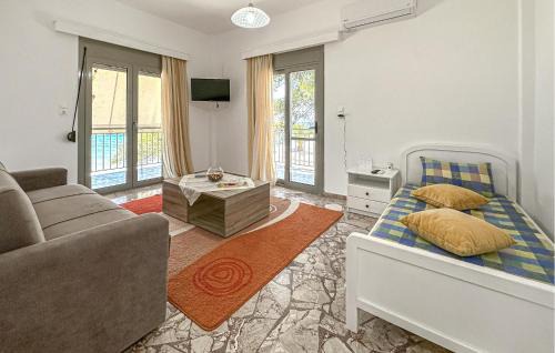Paralia Apartment | Cozy Apartment In Astros Kynourias With Lake View