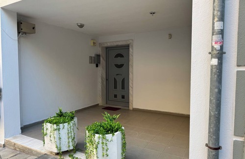 Agios Pavlos Apartment | Cozy apartment, with a park view near the fair, Rotunda, and historic sites.