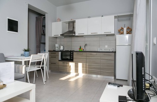 Kato Gouves House | Cozy Apt Near the Sea with Private Yard & Parking