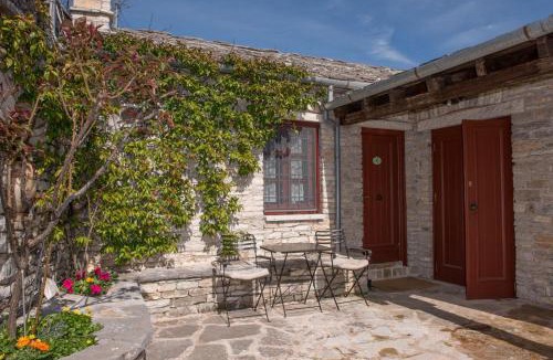 Ano Pedina House | Cozy double room with fireplace
