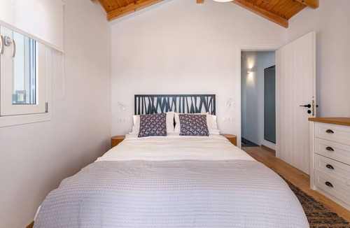 Liapades House | Cozy house on the village square, away from the crowds and yet in the middle of it all