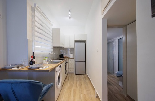 Metaxourgio Apartment | Cozy Studio with View in Athens – Private Terrace, Wi-Fi & Air Conditioning