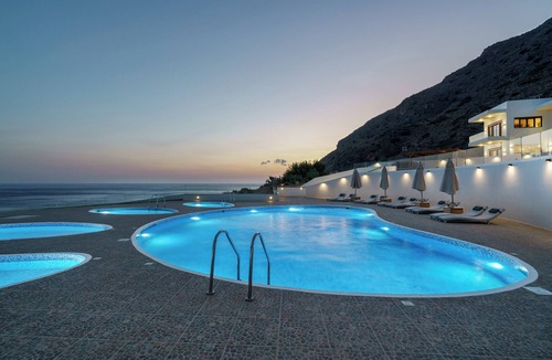 Pefki Villa | Cretan Beachfront Villa Atalandia With Heated Pool, Gym, Bbq & Office