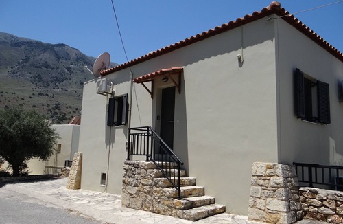 Kavallos House | Cretan Lux Villa in Unrivaled Position in Kournas